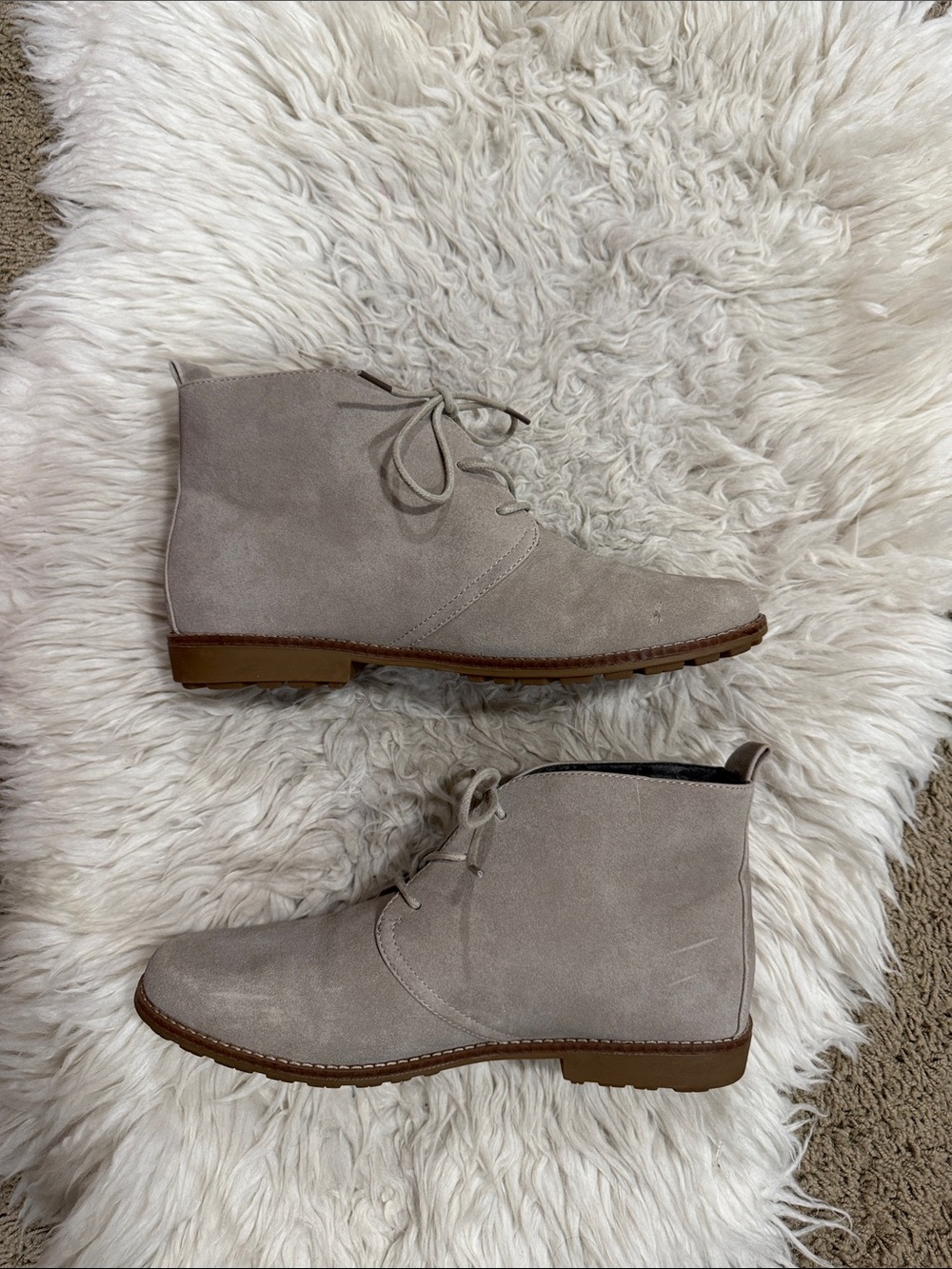 White Mountain‎ Light Gray Auburn lace-up Chukka booties Women’s Size 9.5M